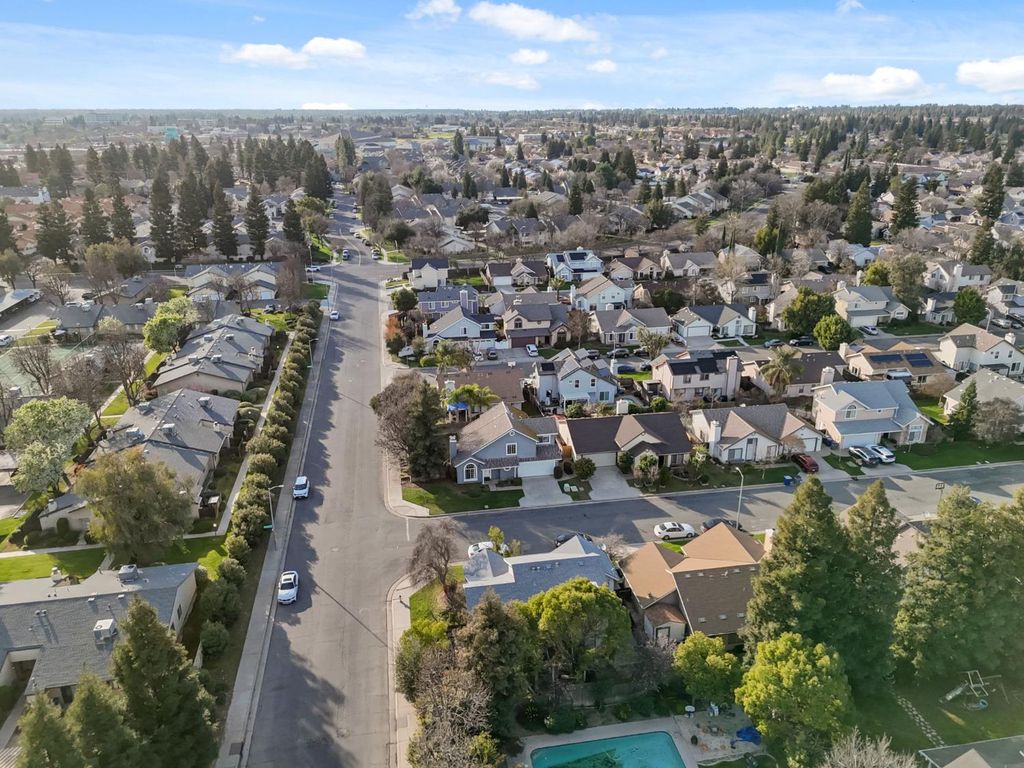 Image 33 of property listing at 7305 N Woodrow, Fresno, CA 93720