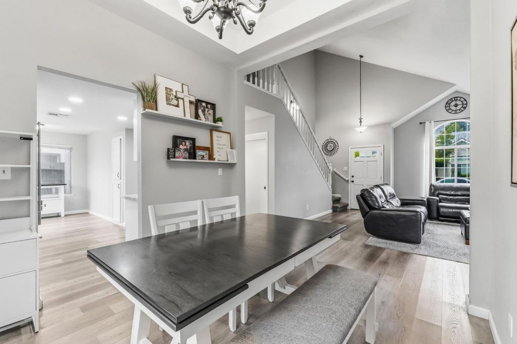 Image 4 of property listing at 7305 N Woodrow, Fresno, CA 93720