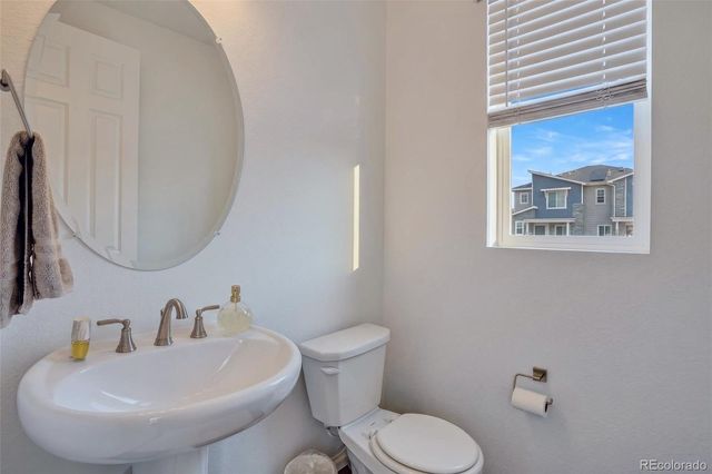 1657 S Andes Way, Aurora, CO 80017