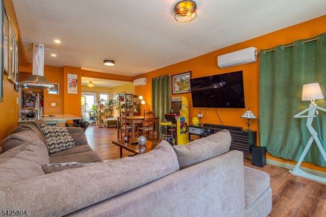 22 Hamilton St, Somerville Boro, NJ 08876