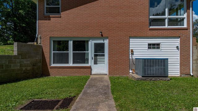 3200 Bement St, Paducah, KY 42003