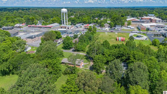 3200 Bement St, Paducah, KY 42003