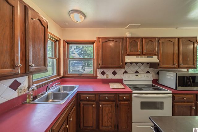 3200 Bement St, Paducah, KY 42003