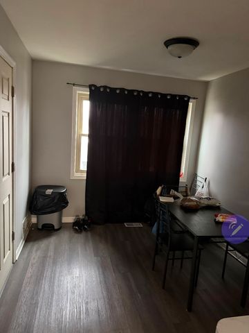 8626 Trumbull Avenue, Skokie, IL 60076