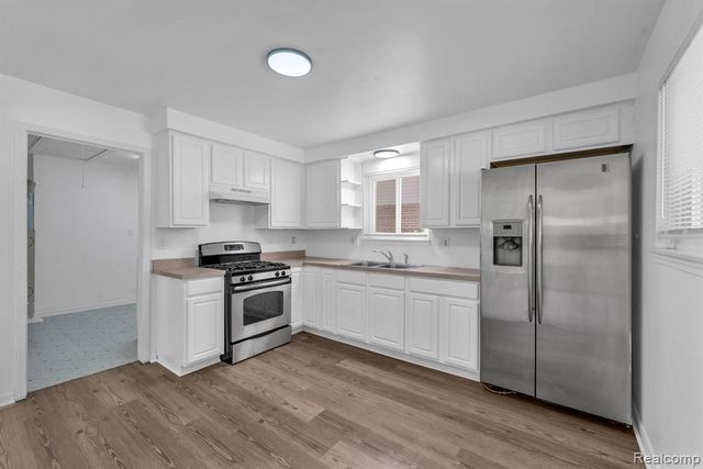 25636 Norfolk Street, Dearborn Heights, MI 48125