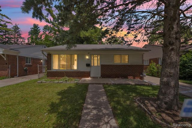 25636 Norfolk Street, Dearborn Heights, MI 48125
