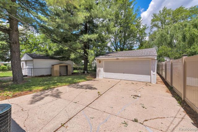 25636 Norfolk Street, Dearborn Heights, MI 48125