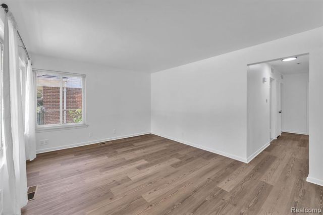 25636 Norfolk Street, Dearborn Heights, MI 48125