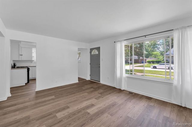 25636 Norfolk Street, Dearborn Heights, MI 48125