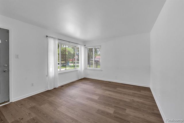 25636 Norfolk Street, Dearborn Heights, MI 48125