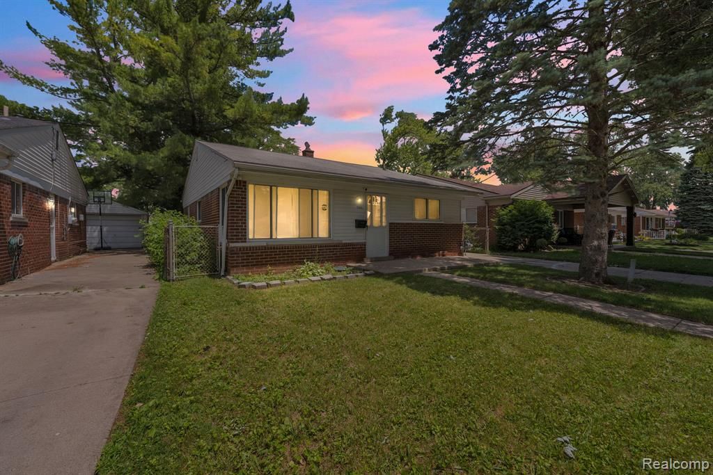 25636 Norfolk Street, Dearborn Heights, MI 48125