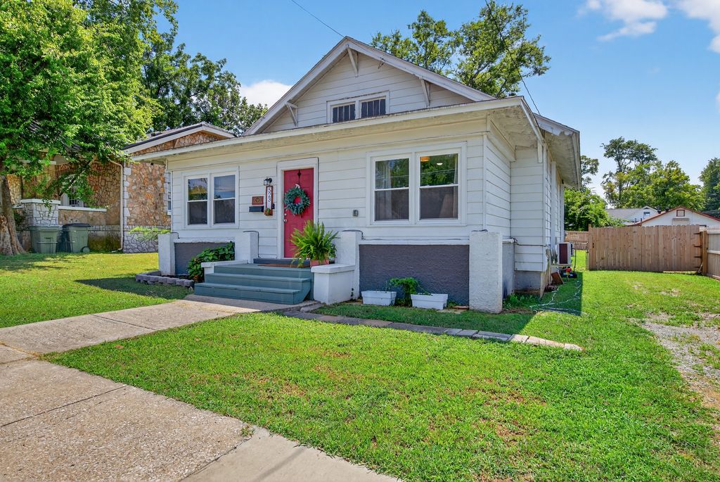 523 W 17th St, Hopkinsville, KY 42240