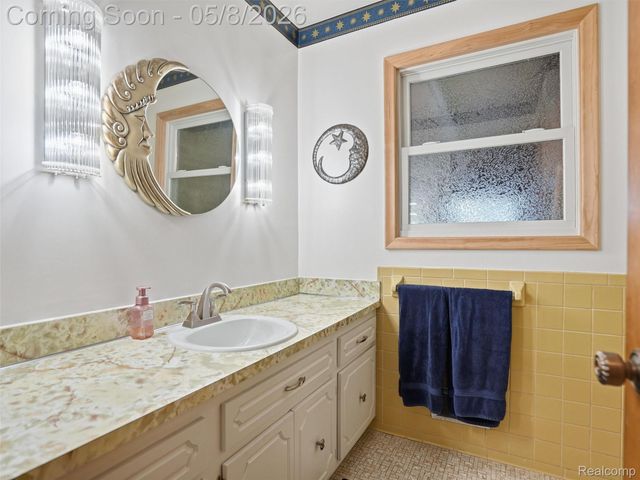 20145 Scarlet Court, Clinton Charter Township, MI 48036