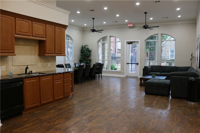 305 Holleman Drive E 1504, College Station, TX 77840