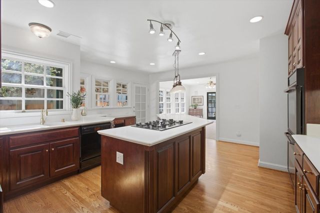 883 Riverside Drive, San Jose, CA 95125