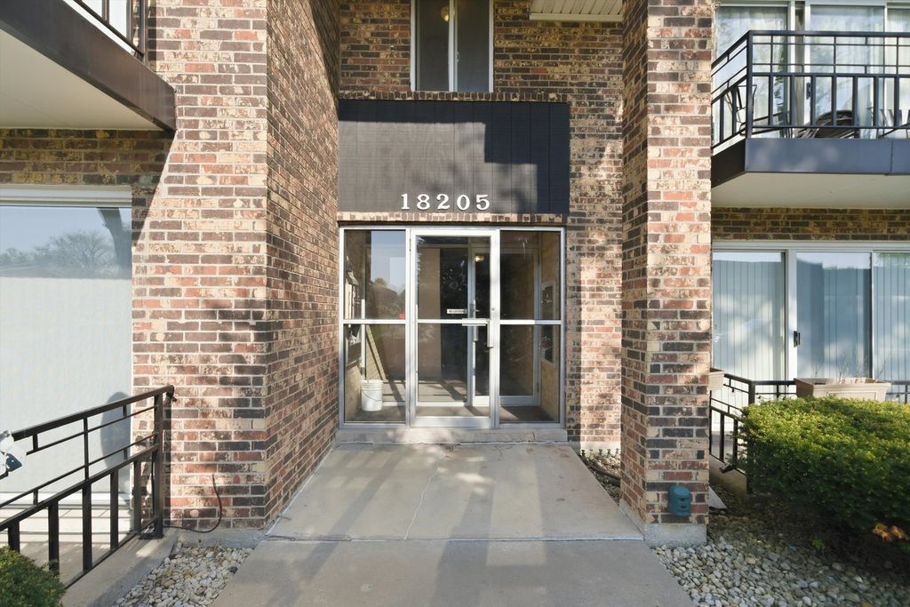 18205 HART Drive 3A, Homewood, IL 60430