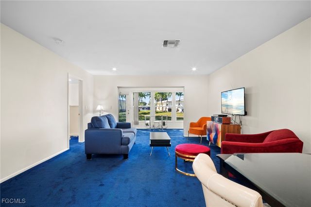 8608 Granada CT, Fort Myers, FL 33907