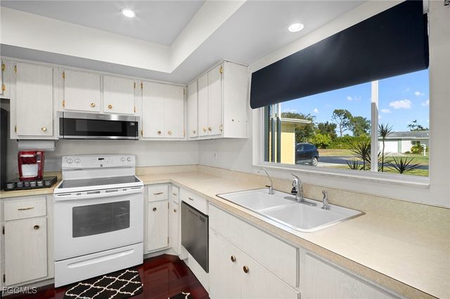 8608 Granada CT, Fort Myers, FL 33907