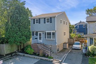 31 Lincoln Park, Marblehead, MA 01945