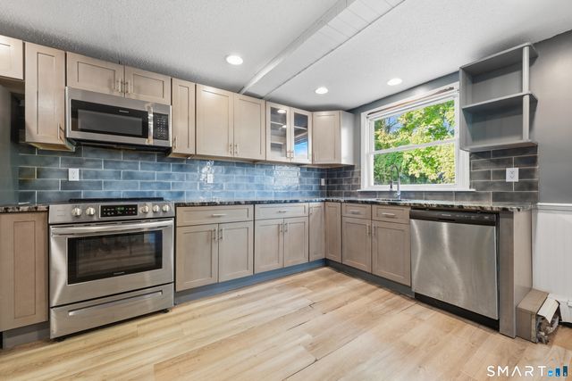 2 Oakland Avenue, Waterbury, CT 06710