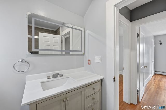 2 Oakland Avenue, Waterbury, CT 06710