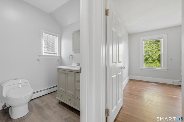 2 Oakland Avenue, Waterbury, CT 06710