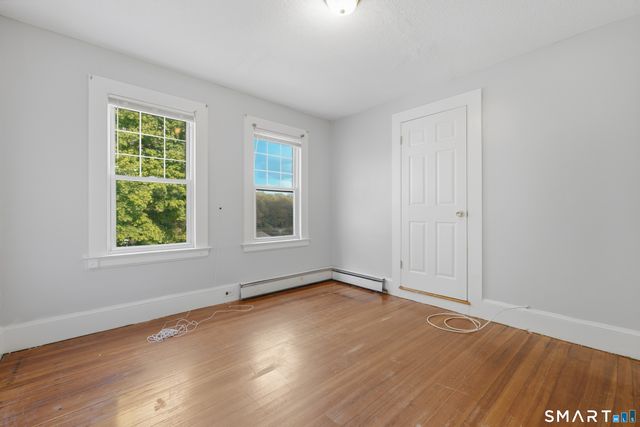 2 Oakland Avenue, Waterbury, CT 06710