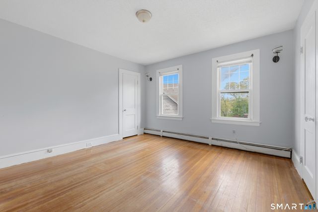 2 Oakland Avenue, Waterbury, CT 06710