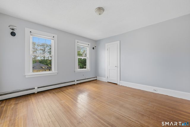 2 Oakland Avenue, Waterbury, CT 06710
