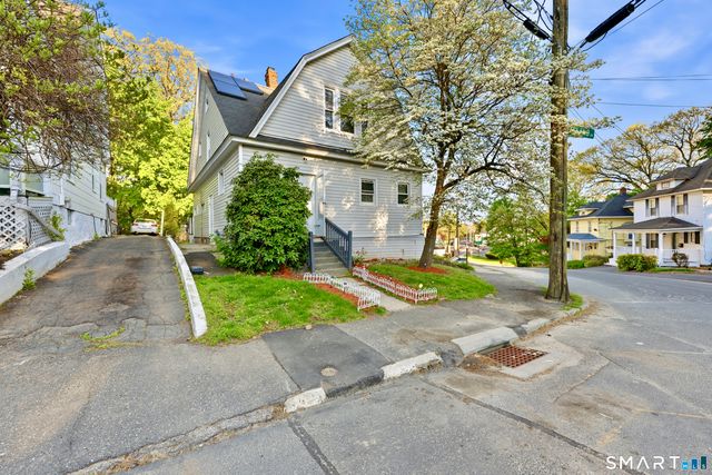 2 Oakland Avenue, Waterbury, CT 06710