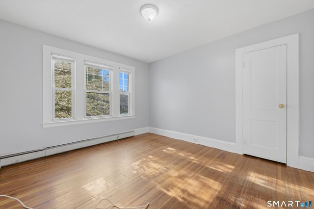 2 Oakland Avenue, Waterbury, CT 06710