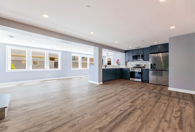 4900 S Laramie Avenue, Chicago, IL 60638