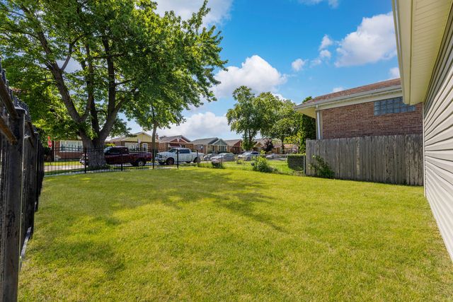 4900 S Laramie Avenue, Chicago, IL 60638