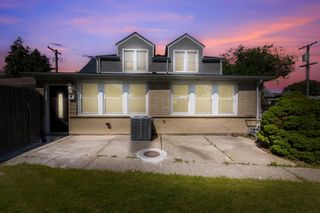 4900 S Laramie Avenue, Chicago, IL 60638