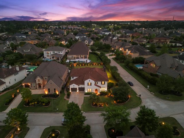 39 Beacons Light Place, Tomball, TX 77375
