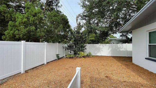 2832 BAY STREET, Sarasota, FL 34237