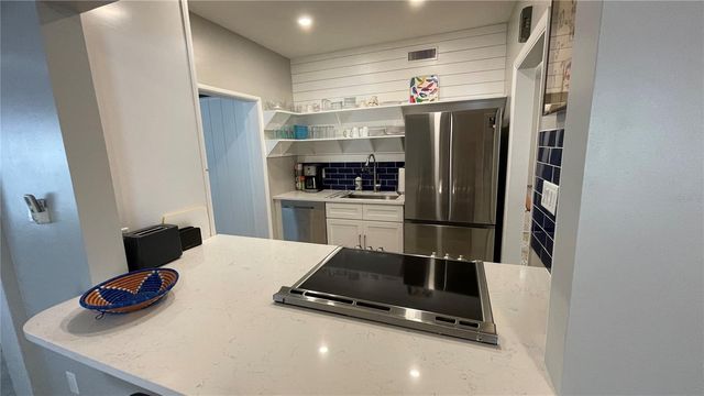 2832 BAY STREET, Sarasota, FL 34237