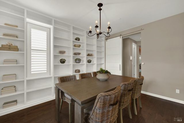 18 Riverton Ct, Napa, CA 94558