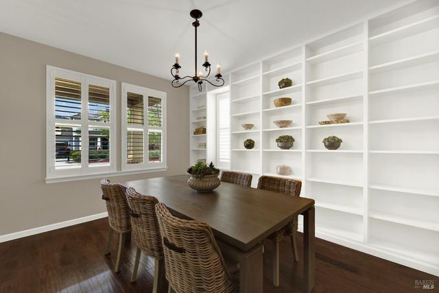 18 Riverton Ct, Napa, CA 94558