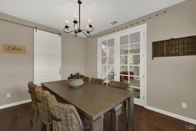 18 Riverton Ct, Napa, CA 94558