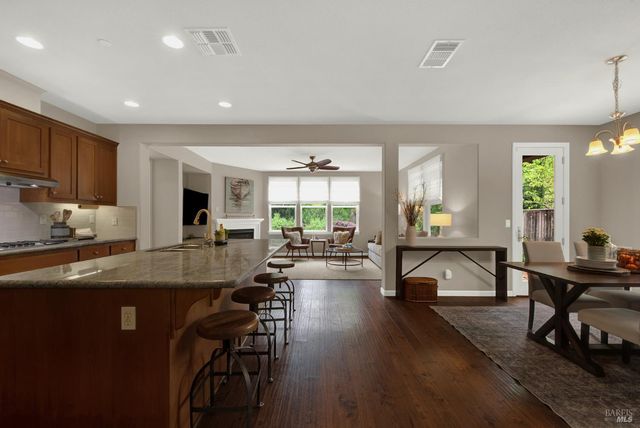 18 Riverton Ct, Napa, CA 94558