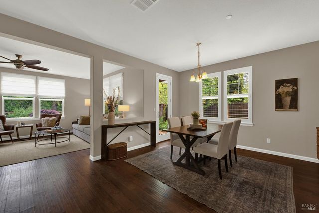 18 Riverton Ct, Napa, CA 94558