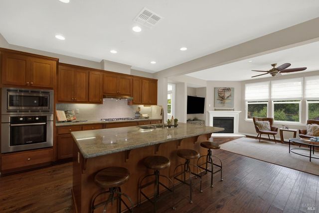 18 Riverton Ct, Napa, CA 94558