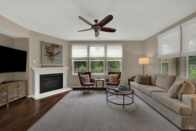 18 Riverton Ct, Napa, CA 94558