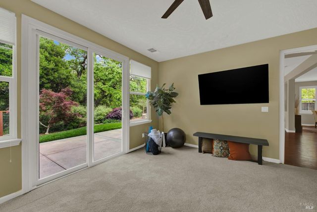 18 Riverton Ct, Napa, CA 94558