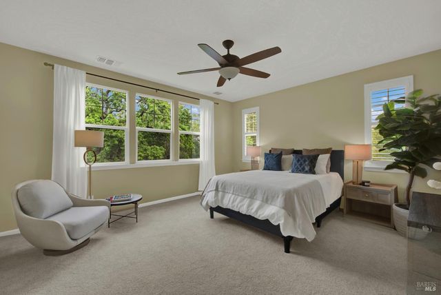 18 Riverton Ct, Napa, CA 94558