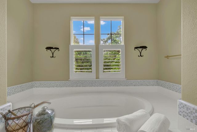 18 Riverton Ct, Napa, CA 94558