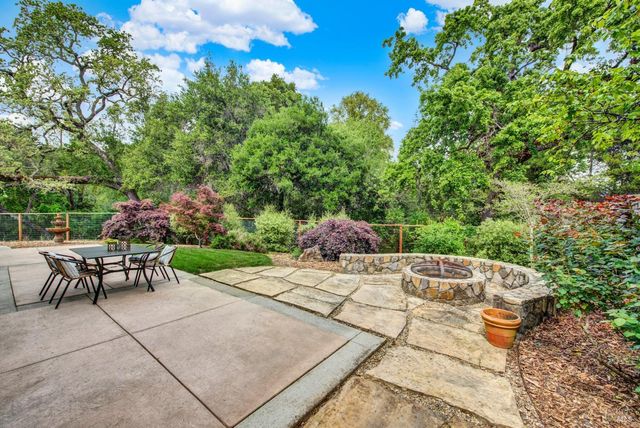 18 Riverton Ct, Napa, CA 94558