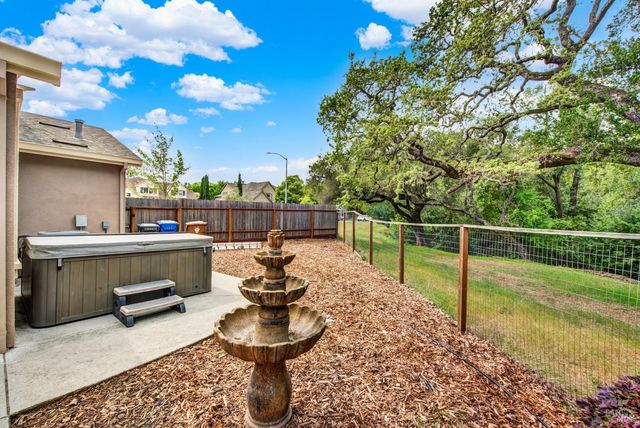 18 Riverton Ct, Napa, CA 94558