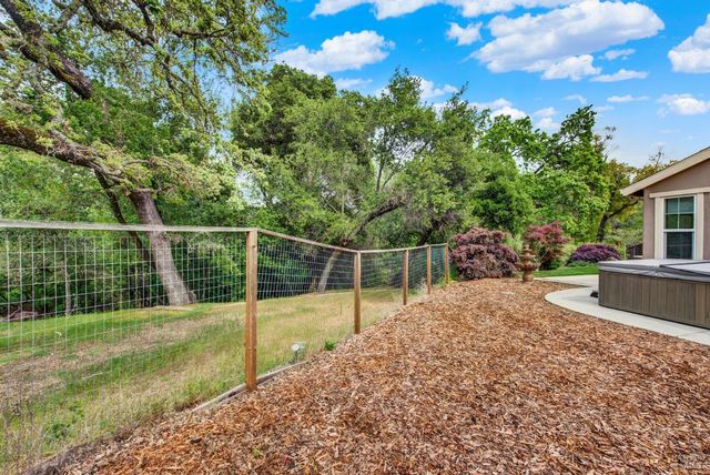 18 Riverton Ct, Napa, CA 94558